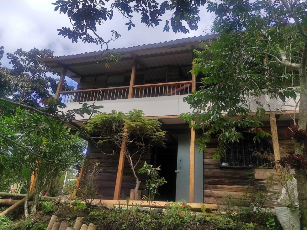 En venta espectacular propiedad con tres cabañas