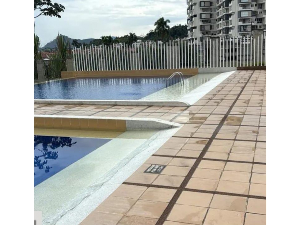 Casa de tres niveles en venta Avenida Sur — foto 3