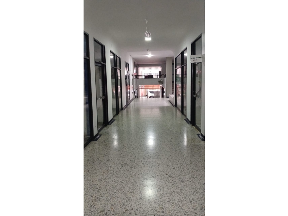 Se vende espectacular local comercial en el centro de Pereira - 1