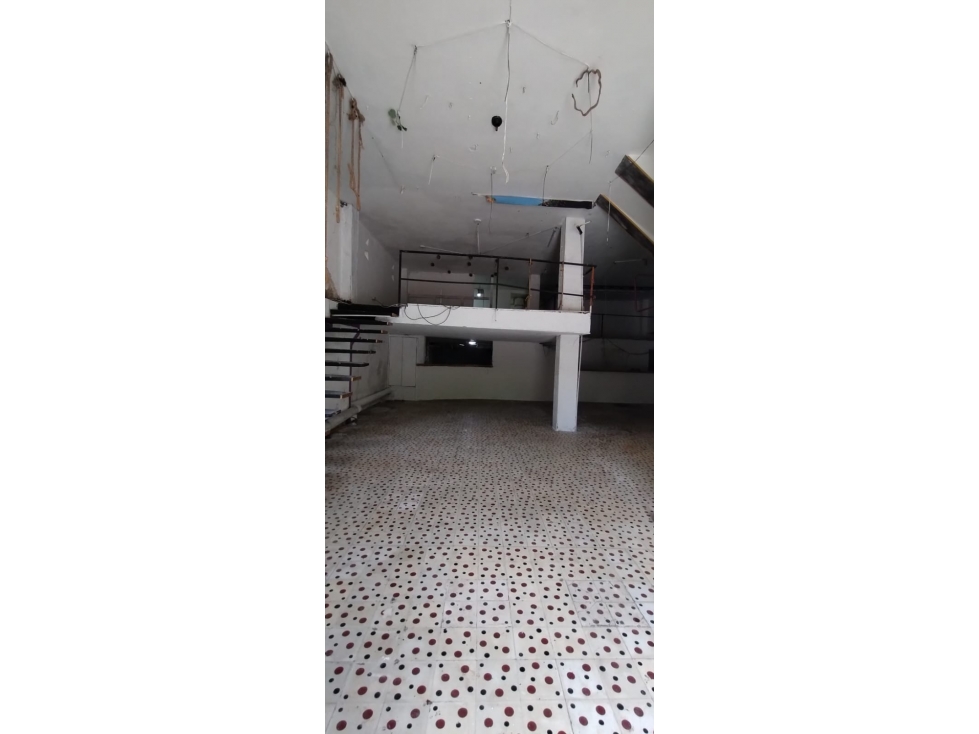 ARRIENDO CASA COMERCIAL- 2 NIVELES CENTRO DE CARTAGENA - 5