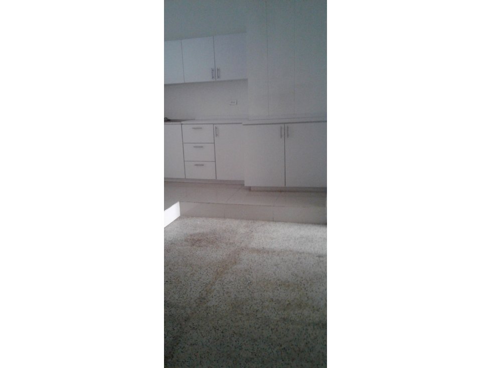 ARRIENDO LOCAL- OFICINA- SECTOR LOS ALPES - AVENIDA PEDRO DE HEREDIA - 4