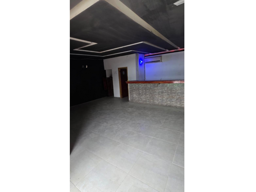 ARRIENDO LOCAL EN CARTAGENA DE INDIA - 1