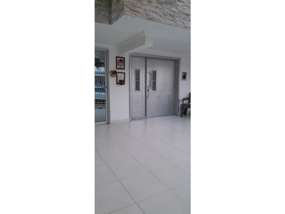 SE VENDE CASA DE 3 PISOS CONTADORA
