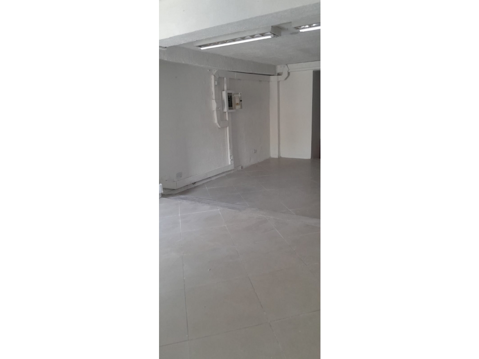 ARRIENDO LOCAL COMERCIAL 4 VIENTOS - 4