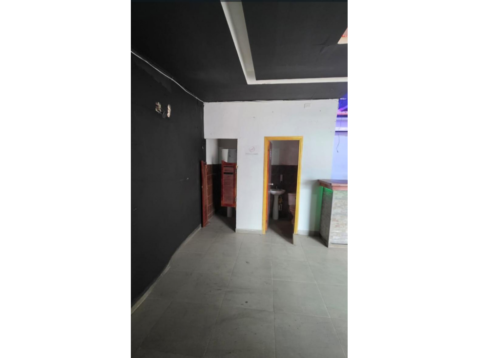 ARRIENDO LOCAL EN CARTAGENA DE INDIA - 4