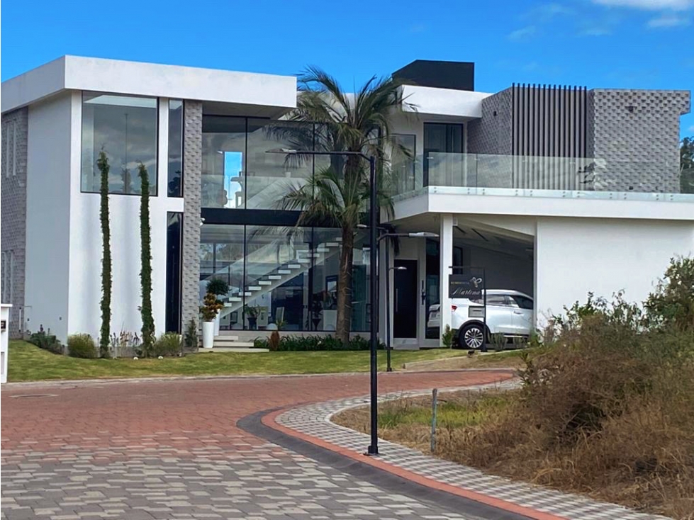 CASA DE LUJO INTELIGENTE EN VENTA| PUEMBO