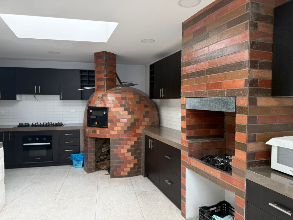 CASA DE VENTA SECTOR CARAPUNGO, A DOS CUADRAS DEL CC PORTAL SHOPPING — foto 2