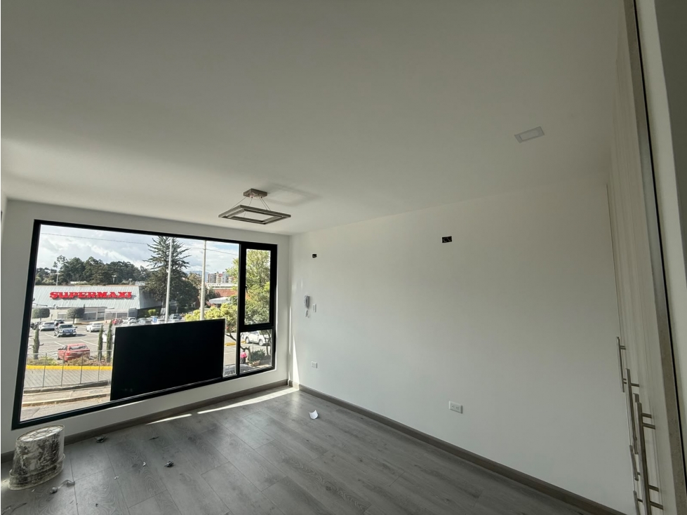 Suite amplia y cómoda en El Bosque Quito — foto 2