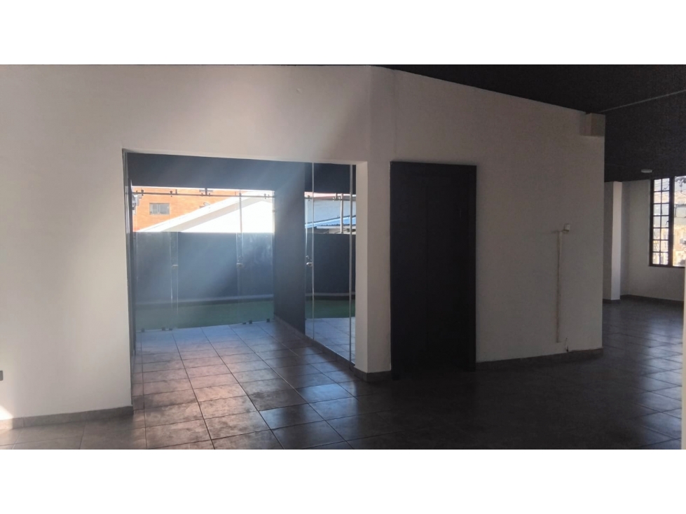 LOCAL COMERCIAL EN RENTA SECTOR AV ELOY ALFARO Y AV PORTUGAL — foto 3