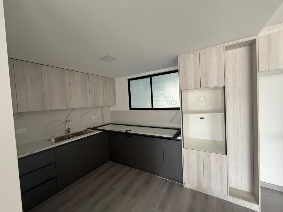 Suite amplia y cómoda en El Bosque Quito — foto 4