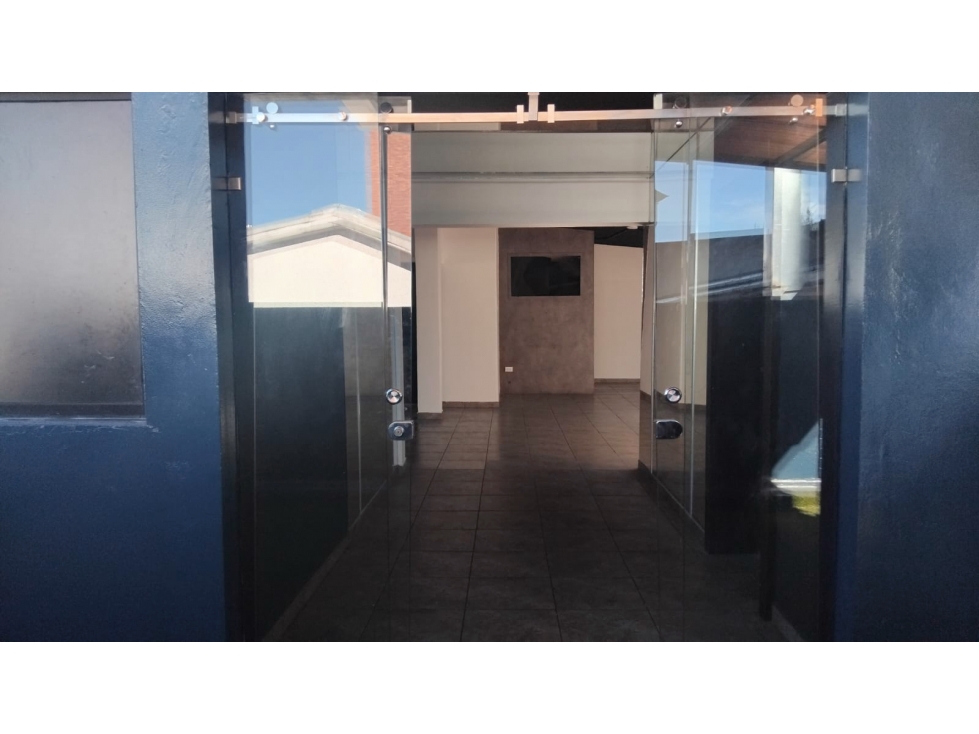 LOCAL COMERCIAL EN RENTA SECTOR AV ELOY ALFARO Y AV PORTUGAL — foto 4