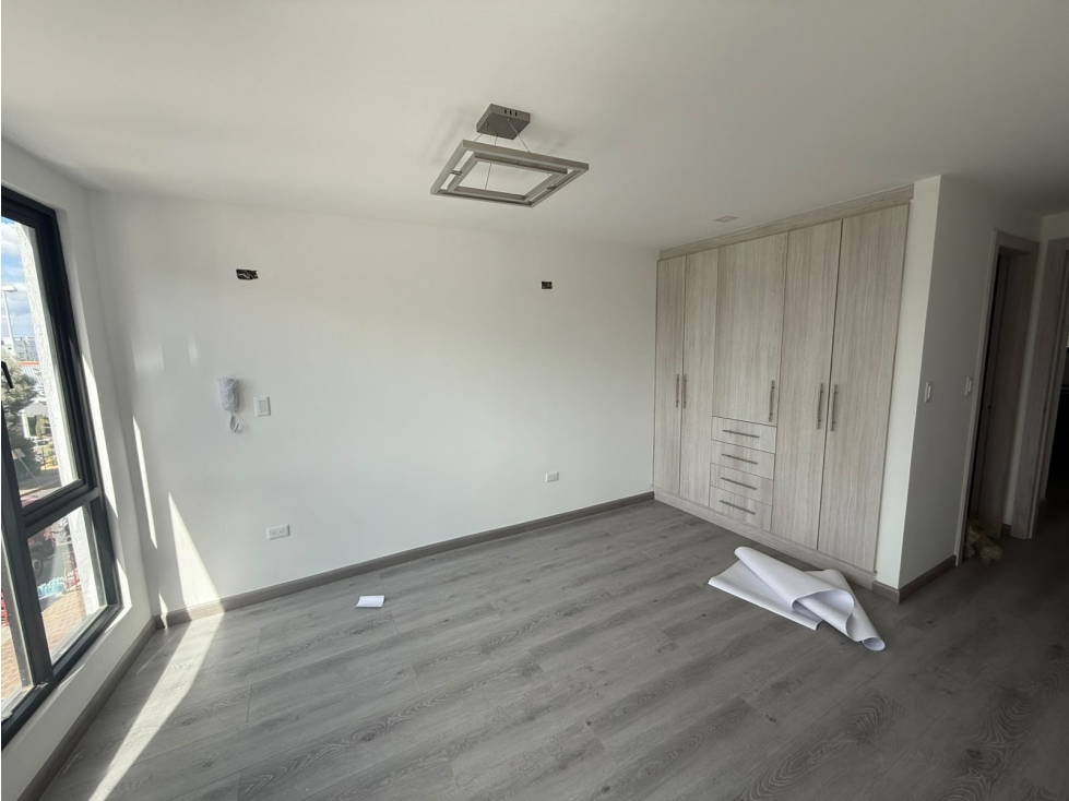 Suite amplia y cómoda en El Bosque Quito — foto 6