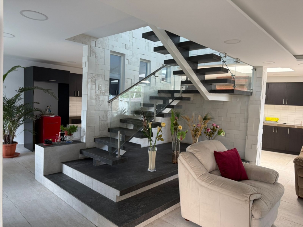 CASA DE VENTA SECTOR CARAPUNGO, A DOS CUADRAS DEL CC PORTAL SHOPPING — foto 4