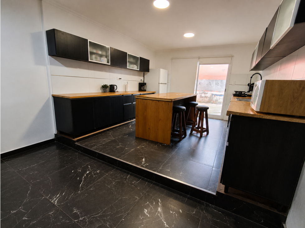 CASA EN VENTA DE 4 HABITACIONES EN TANDIL