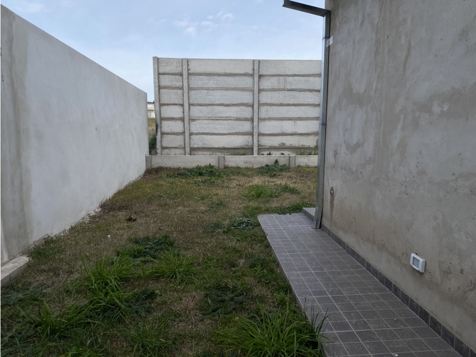 CASA EN VENTA A ESTRENAR DE TRES HABITACIONES EN TANDIL — foto 3