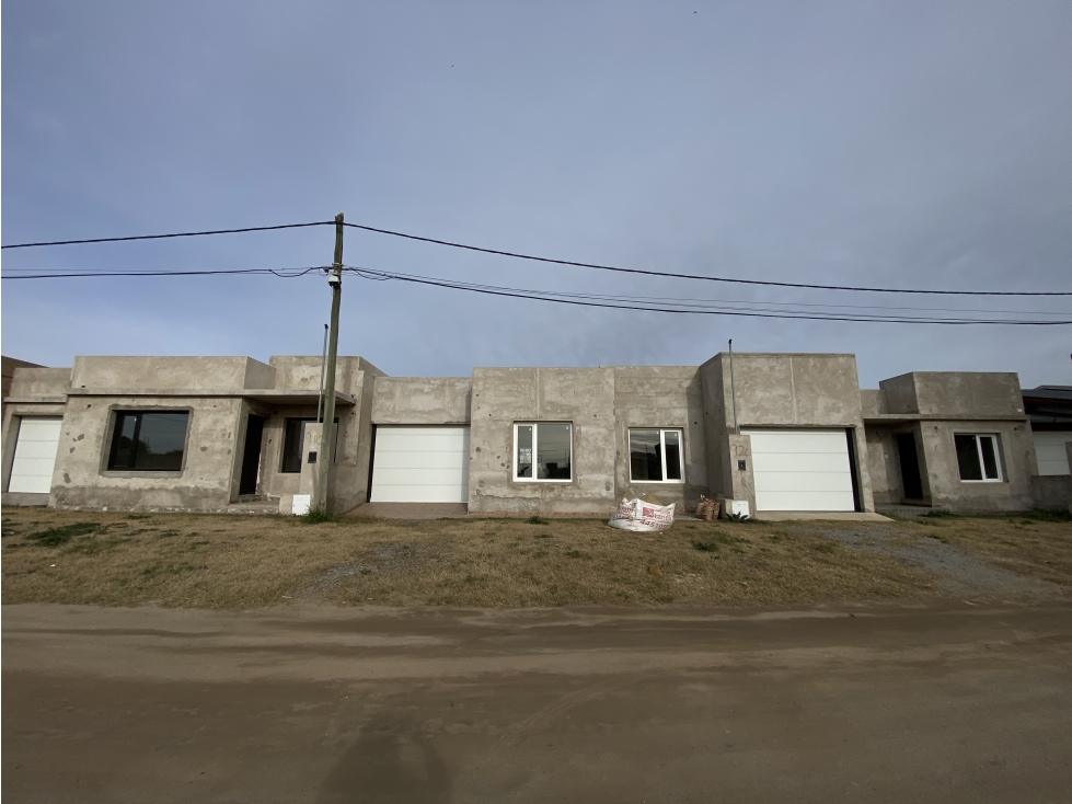 EN VENTA CASA DE 3 DORMITORIOS A ESTRENAR - 1