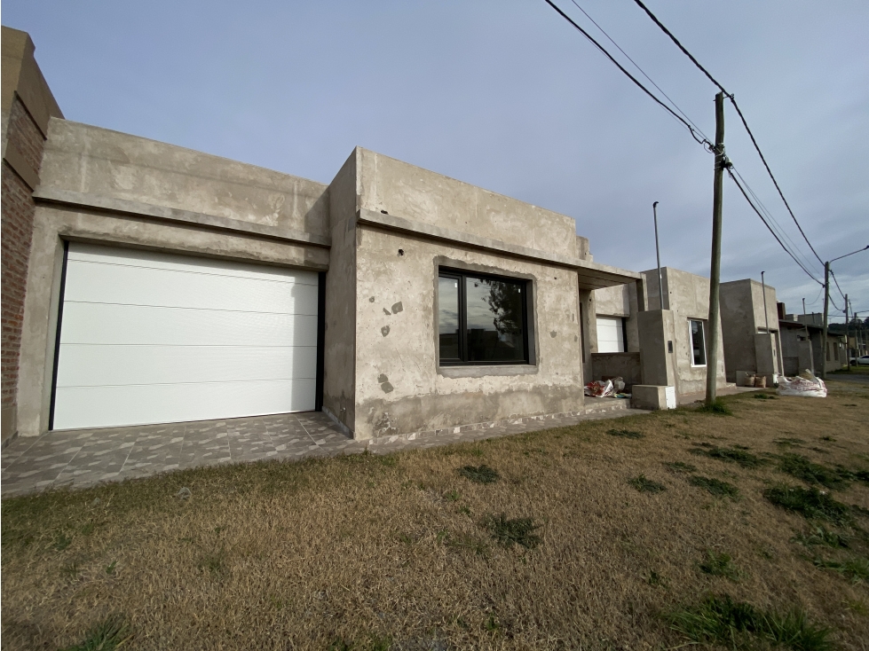 CASA EN VENTA A ESTRENAR DE TRES HABITACIONES EN TANDIL — foto 4