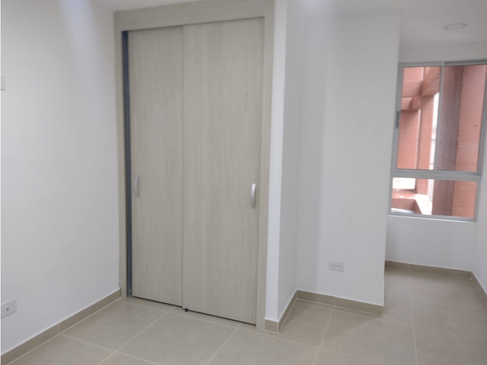 Se Vende Apartamento de 3 alcobas con parqueadero en Laureles. — foto 6
