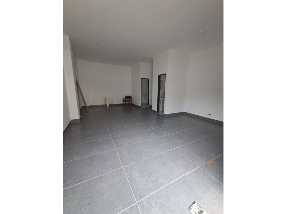 SE ARRIENDA LOCAL EN LAURELES — foto 2