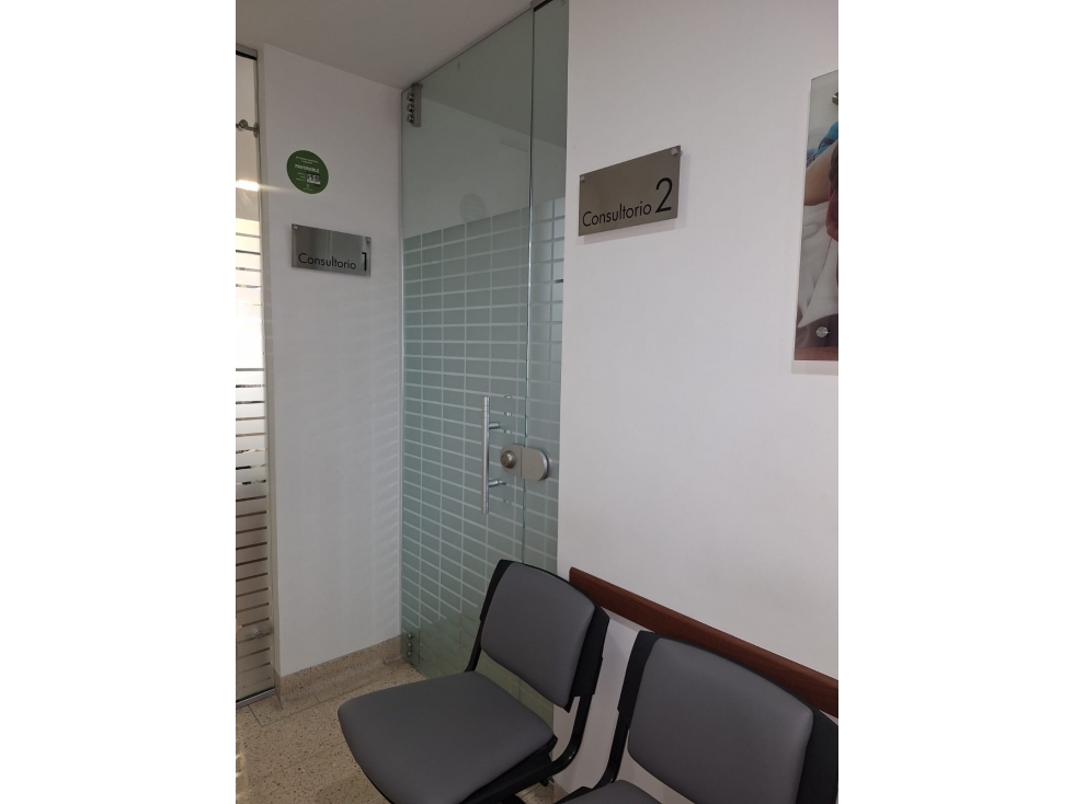 LOCAL EN ARRIENDO TORRE MÉDICA CIUDAD DEL RÍO — foto 5