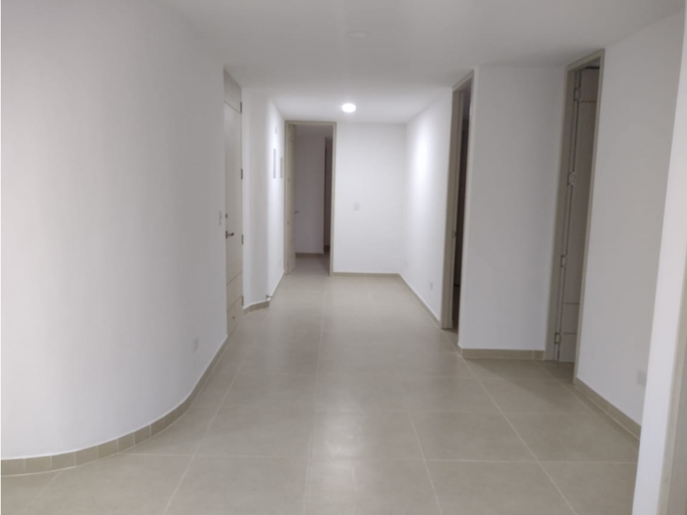 Se Vende Apartamento de 3 alcobas con parqueadero en Laureles. — foto 4