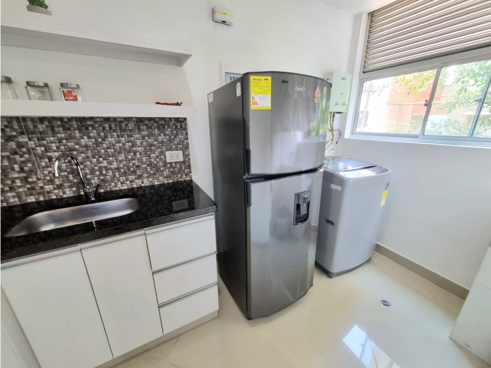 Alquilo apartamento amoblado en Laureles de 2 alcobas y balcón. — foto 5