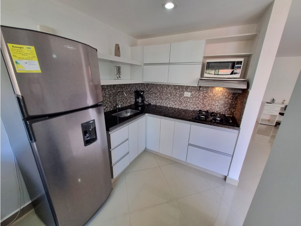 Alquilo amplio apartamento amoblado de 2 alcobas en Laureles. — foto 6