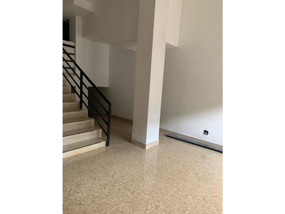SE ARRIENDA LOCAL EN LAURELES — foto 3