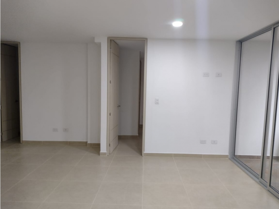 Se Vende Apartamento de 3 alcobas con parqueadero en Laureles. — foto 2