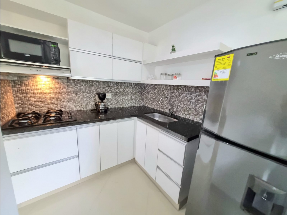 Alquilo apartamento amoblado en Laureles de 2 alcobas y balcón. — foto 6