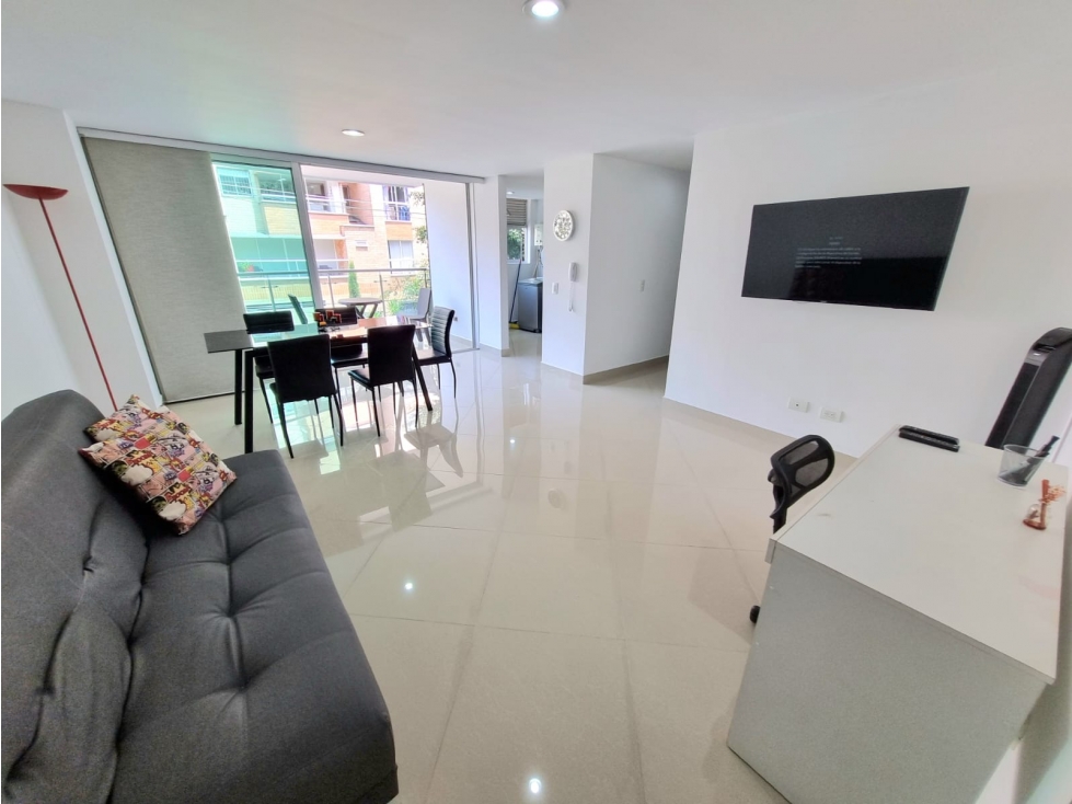 Alquilo amplio apartamento amoblado de 2 alcobas en Laureles. — foto 3