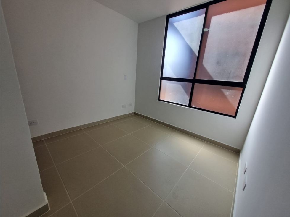 Se Arrienda Apartamento Parqueadero Carro en Laureles. — foto 4