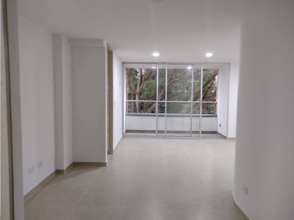 Se Vende Apartamento de 3 alcobas con parqueadero en Laureles.