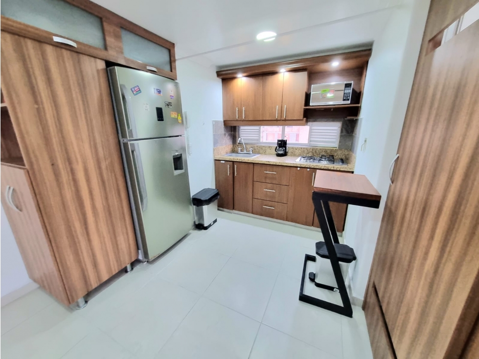 Arriendo apartamento amoblado de 2 alcobas en Laureles. — foto 4