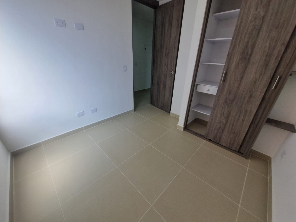 Se Arrienda Apartamento Parqueadero Carro en Laureles. — foto 6