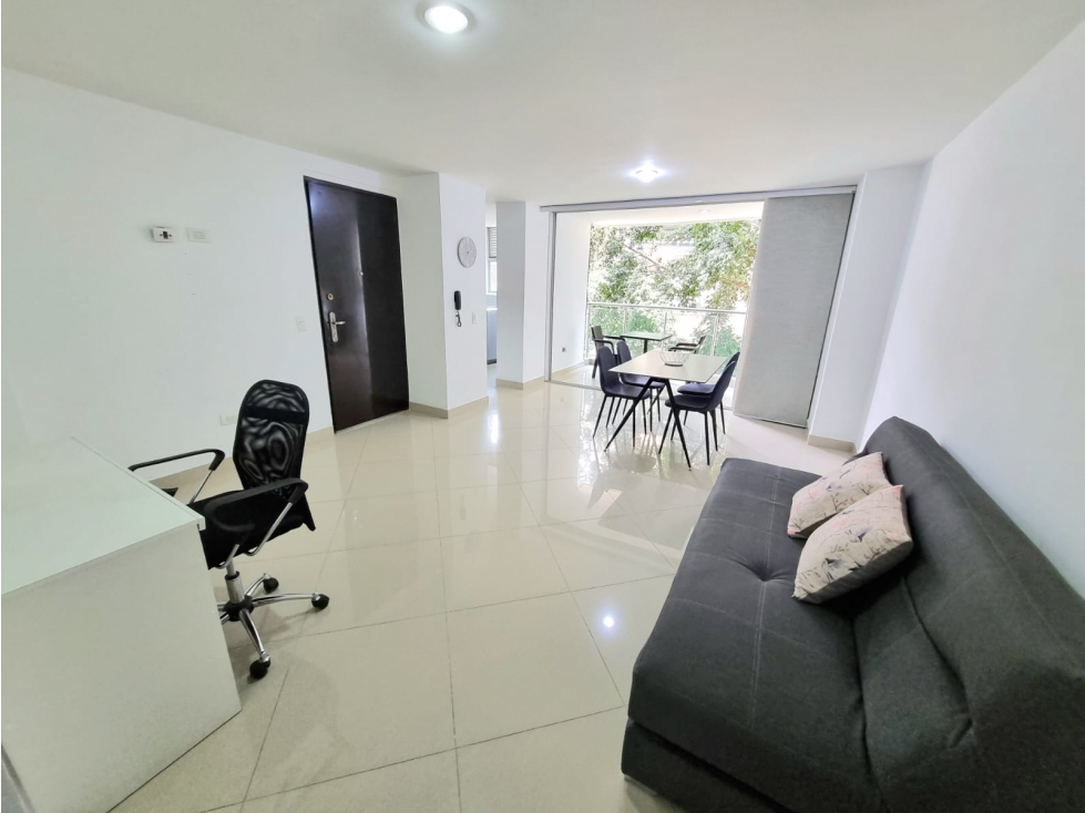 Alquilo apartamento amoblado en Laureles de 2 alcobas y balcón. — foto 2
