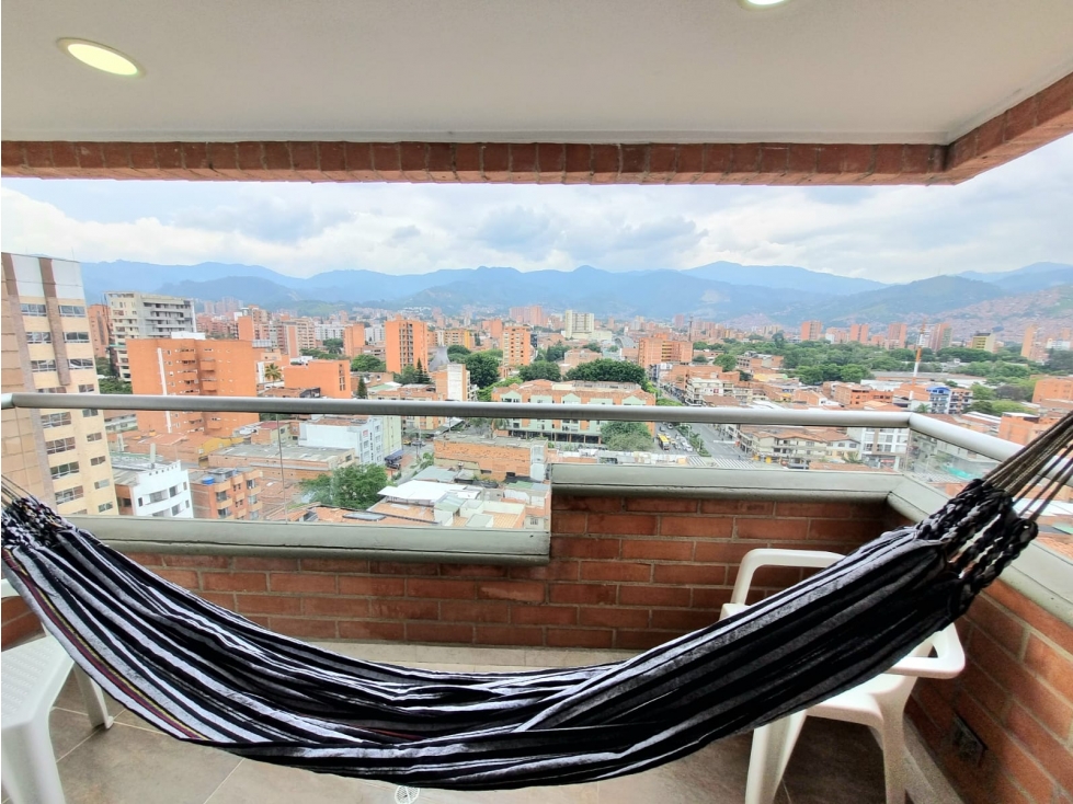 Apartamento Amoblado en Laureles con balcón