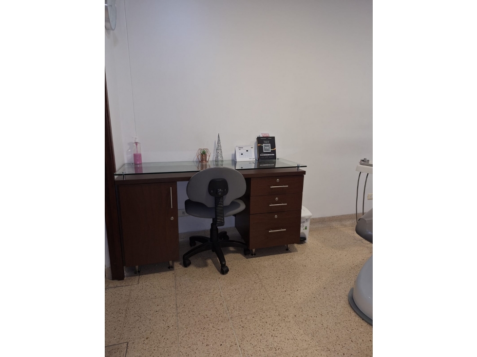 LOCAL EN ARRIENDO TORRE MÉDICA CIUDAD DEL RÍO — foto 4