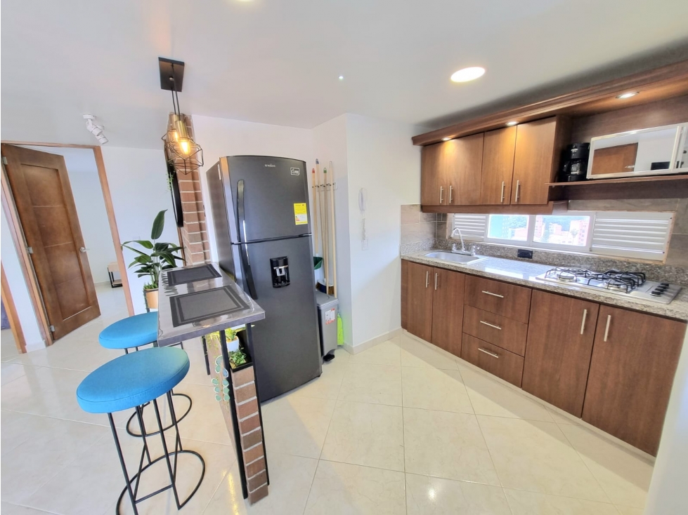 Apartamento amoblado en Laureles con excelente vista panorámica. — foto 2
