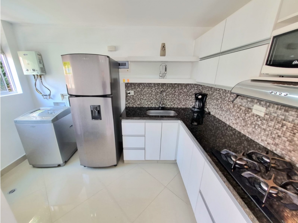 Alquilo amplio apartamento amoblado de 2 alcobas en Laureles. — foto 5