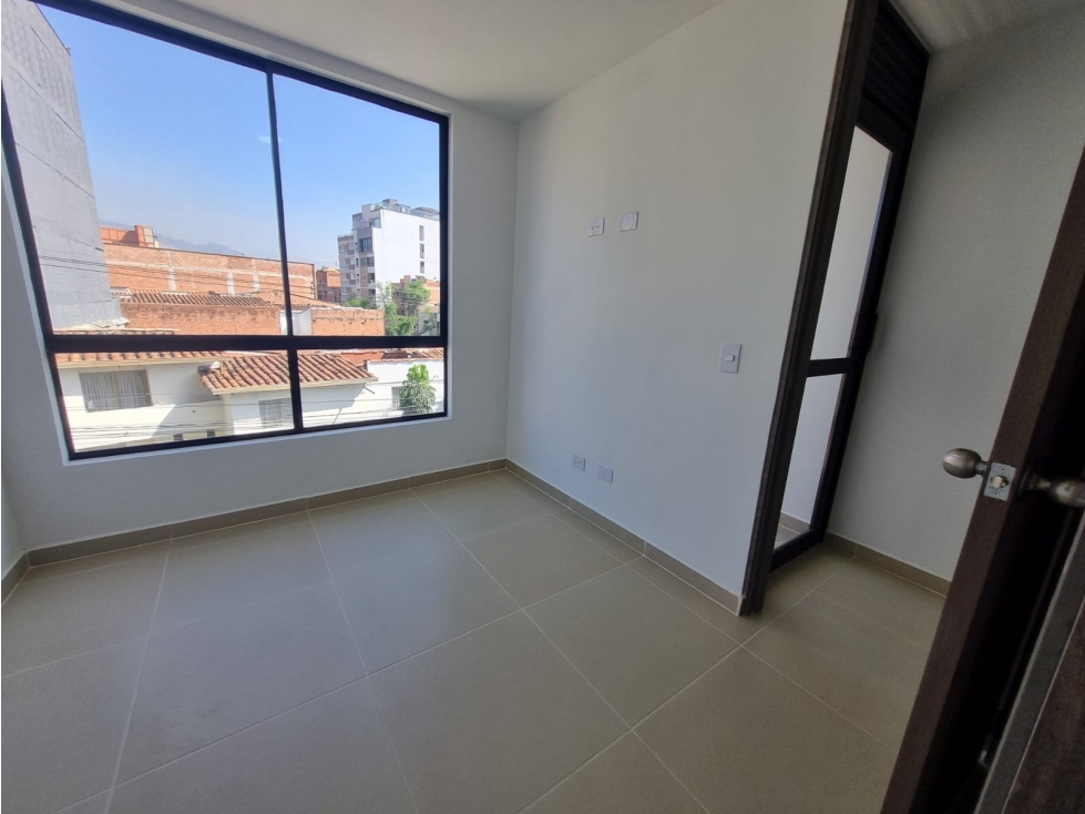Se Arrienda Apartamento Parqueadero Carro en Laureles. — foto 2