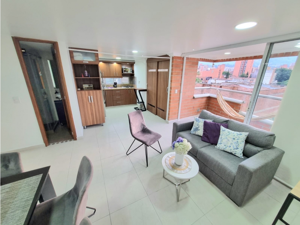 Arriendo apartamento amoblado de 2 alcobas en Laureles.
