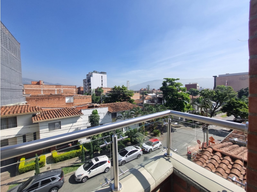 Se Arrienda Apartamento Parqueadero Carro en Laureles.