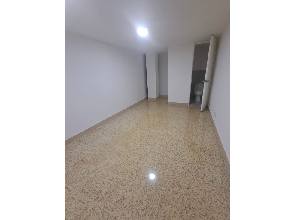 SE ARRIENDA LOCAL EN LAURELES — foto 2