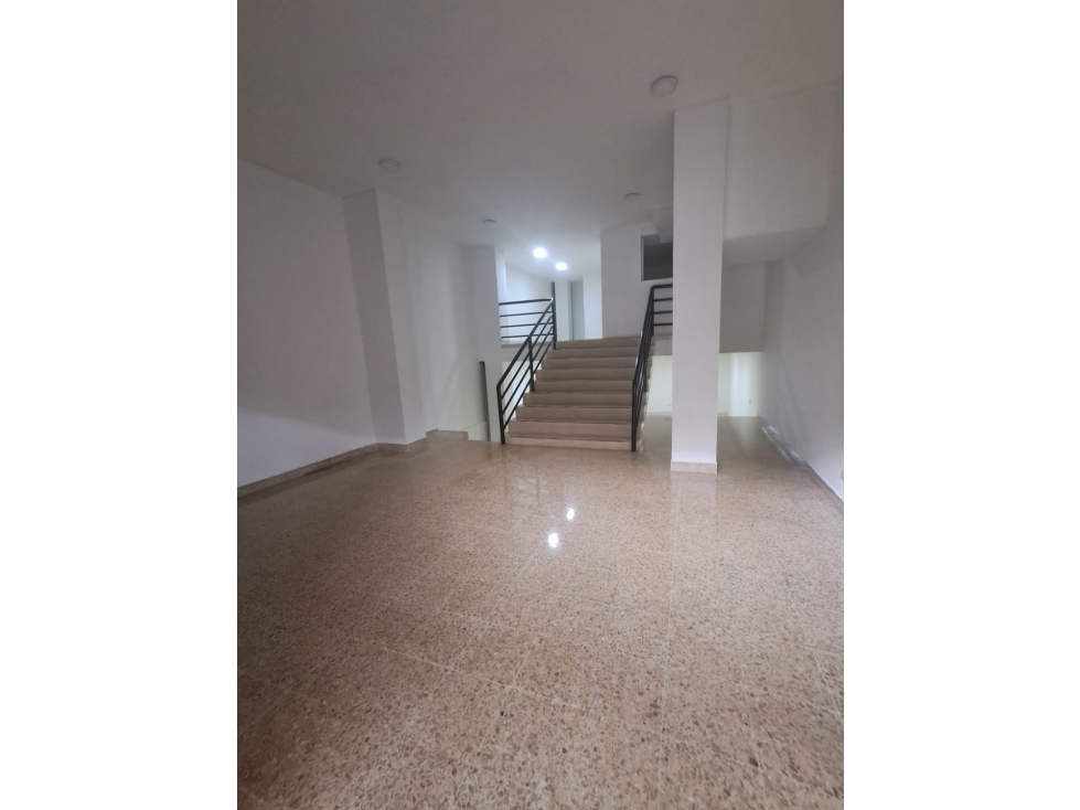 SE ARRIENDA LOCAL EN LAURELES