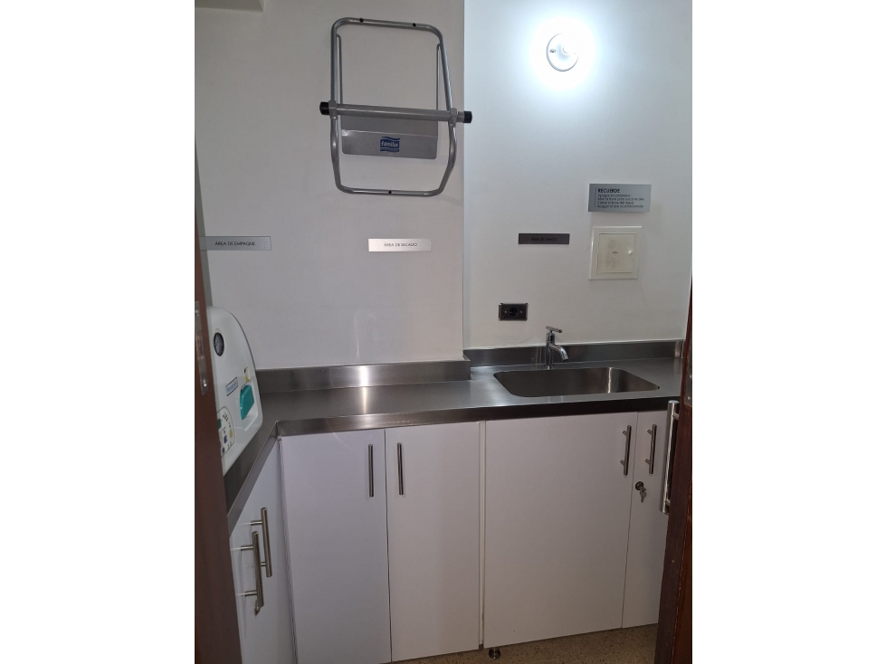 LOCAL EN ARRIENDO TORRE MÉDICA CIUDAD DEL RÍO — foto 6