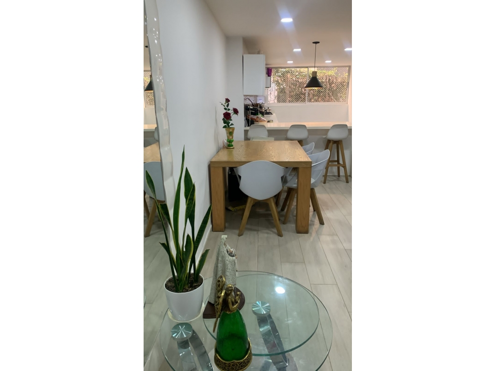 Vendo casa amplia de 260mts en unidad cerrada en el Poblado.