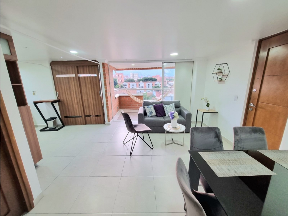 Arriendo apartamento amoblado de 2 alcobas en Laureles. — foto 2