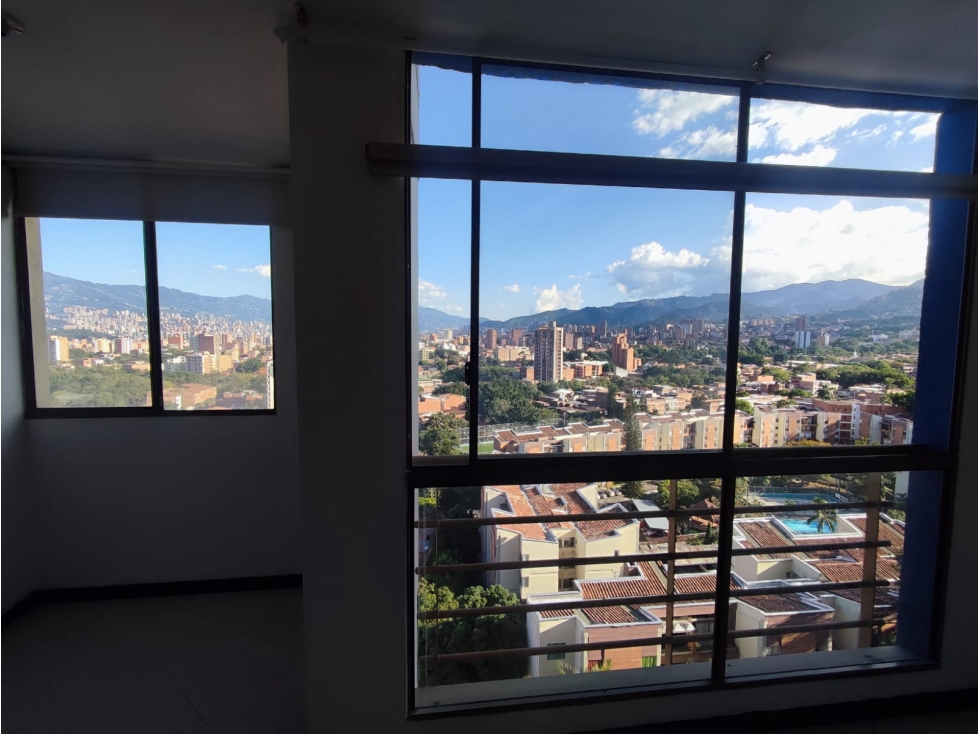 Se Arrienda Apartamento con parqueadero en Calasanz parte baja.