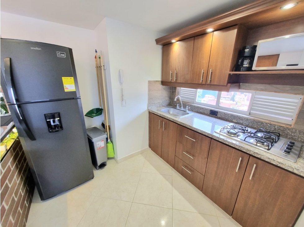 Apartamento amoblado en Laureles con excelente vista panorámica. — foto 3